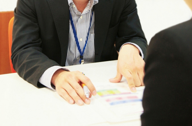 展示会での通訳を台湾語で行う